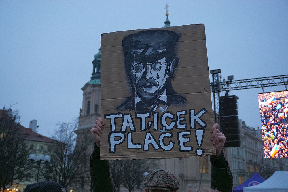 Das "Väterchen weint!" steht auf diesem Plakat. Eine Anspielung auf den von Tschechen verehrten Tomáš Garrigue Masaryk