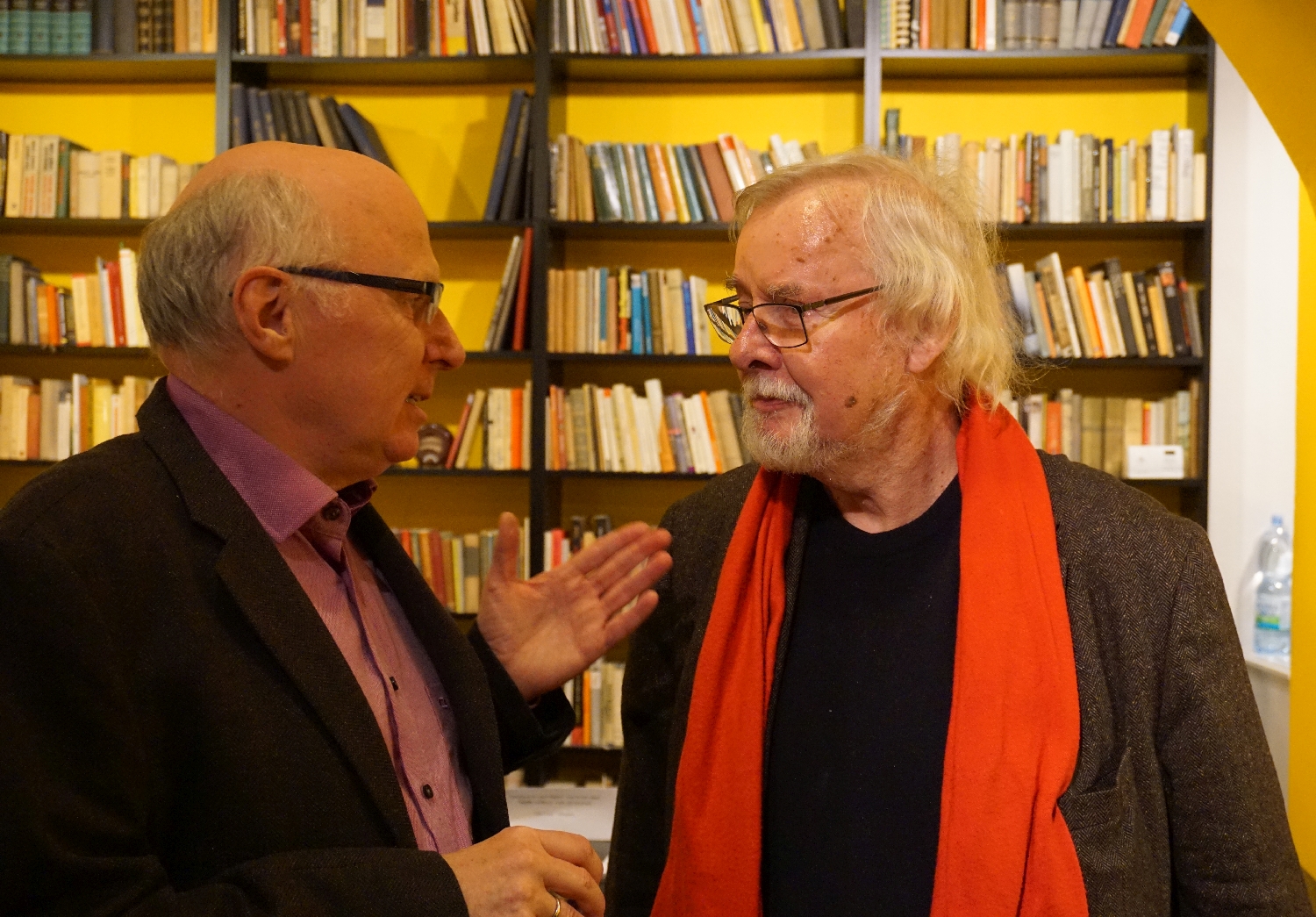 Jürgen Serke (rechts) im Gespräch mit Peter Lange (Deutschlandfunk). Foto: Konstantin Kountouroyanis