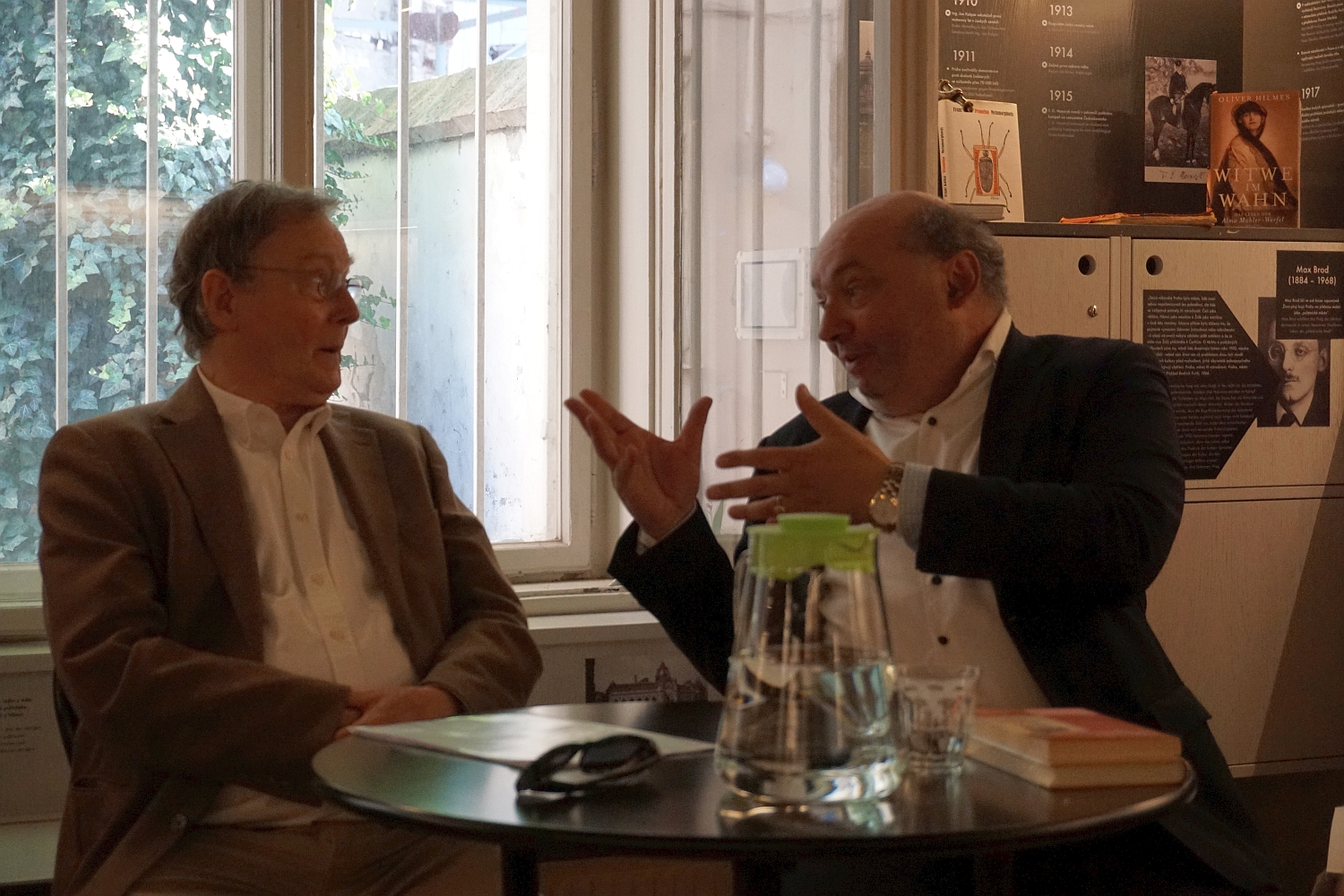 Hans Dieter Zimmermann (links) und David Stecher im Gespräch