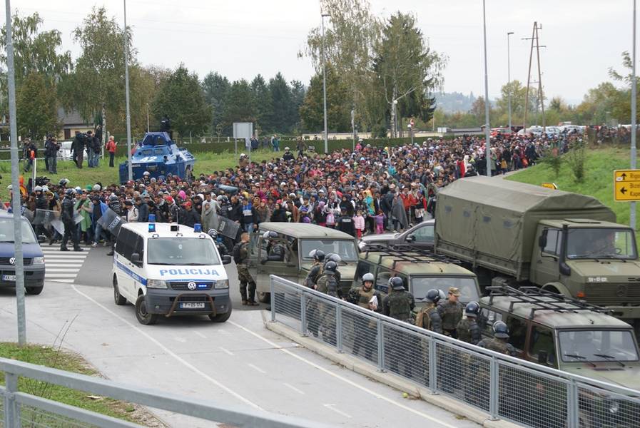 Flüchtlinge in Slowenien, Foto: SV, Slovenska vojska pri reševanju migrantske situacije z več zmogljivostmi.