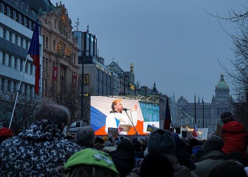 Mikuláš Minář auf der Großleinwand auf dem Wenzelsplatz