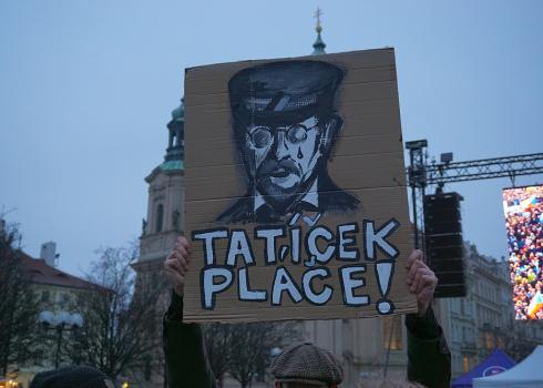 Das "Väterchen weint!" steht auf diesem Plakat. Eine Anspielung auf den von Tschechen verehrten Tomáš Garrigue Masaryk
