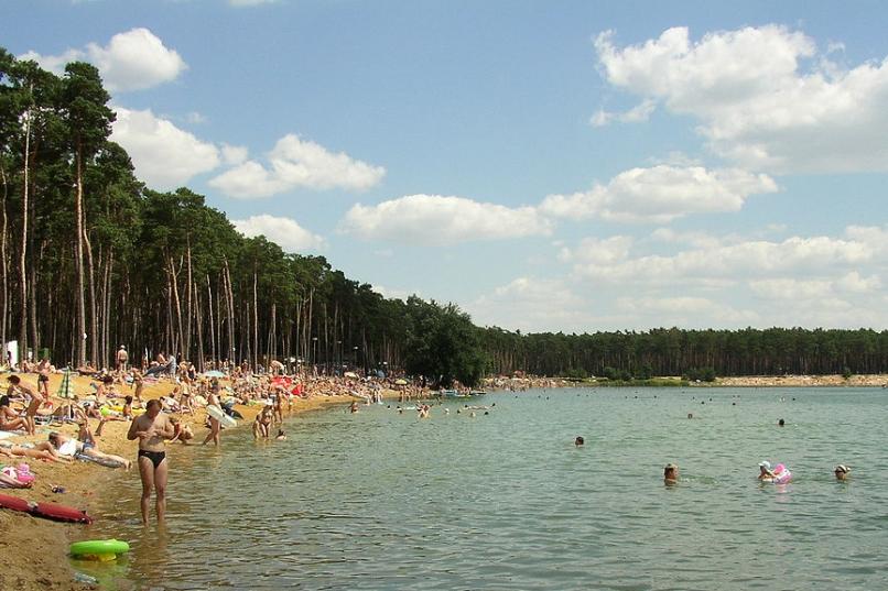 Baden im Prager Umland: Baggersee Lhota | prag aktuell Baden im Prager Umland: Baggersee Lhota | prag aktuell